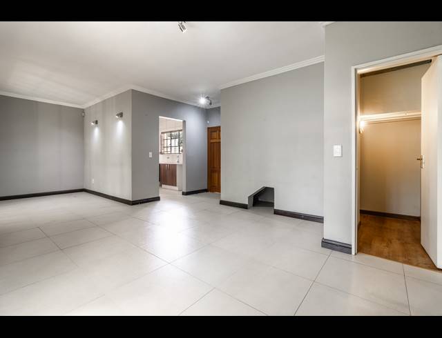 2 BEDROOM HOUSE FOR SALE IN SUNNINGHILL